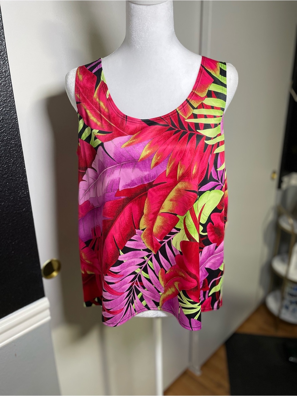 Notations Tropical Leaf Scoop Neck Tank Top - Hot Pink, Red & Lime